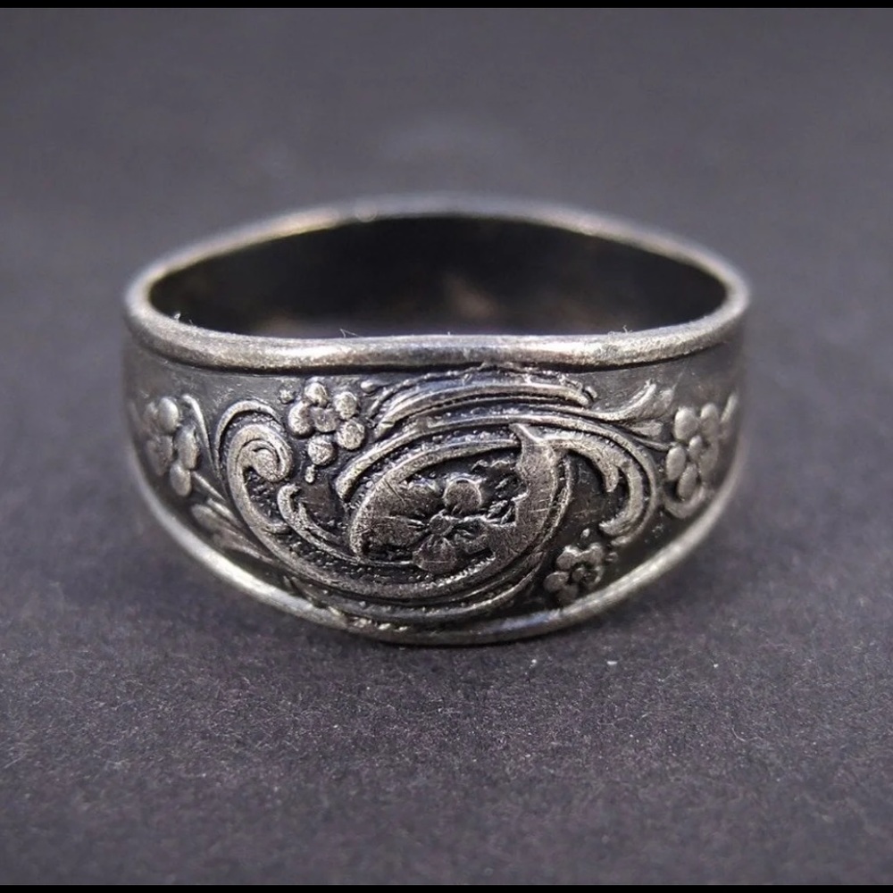 Vintage Silver Folk Floral Engraved Band Ring Dark Floral